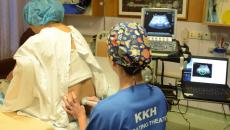 An anaesthetist demonstrating the use of uSINE on a patient